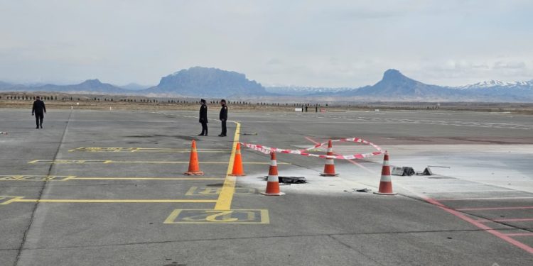 Aeroporta düşən dronun qalıqları - Video