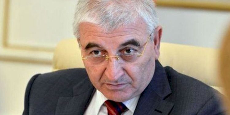 75 yaşlı Məzahir Pənahov vəzifəsindən gedir?