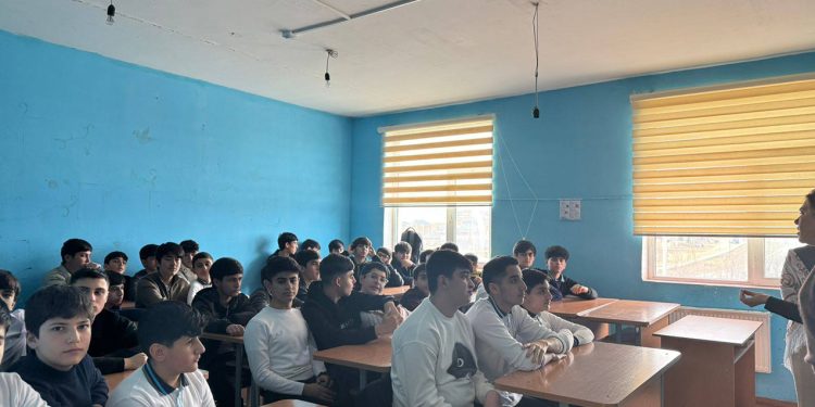 Məktəbin binasında çatlar yarandı - Tədris dayandırıldı