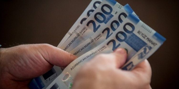 Dövlət qurumlarında işləyən şəxslərin maaşı ilə bağlı yeni QƏRAR