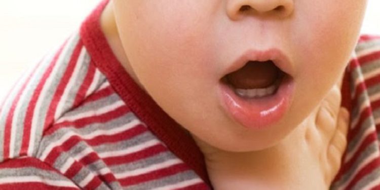 Boğazında qida qalan 2 yaşlı uşaq öldü