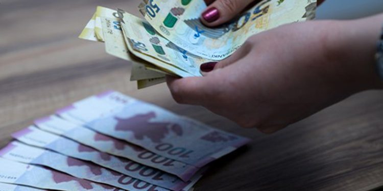 Bu sahədə işləyənlər 4 000 manatdan çox maaş alırlar (SİYAHI)