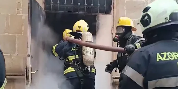 Bakıda internat məktəbinin yataqxanasında yanğın - VİDEO