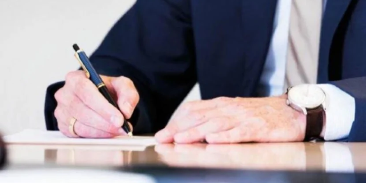 Yüksək vəzifəli şəxslər işdən azad edildi - SİYAHI