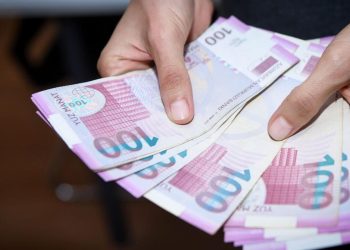 Bayrama görə bu şəxslərə pul mükafatı AYRILDI  