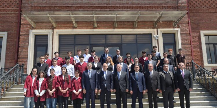 Emin Əmrullayev İsmayıllı Dövlət Peşə Təhsil Mərkəzinin Qobustan korpusunda olub