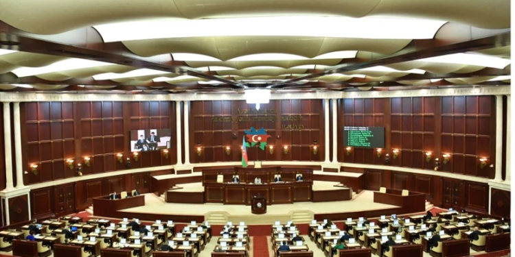 Milli Məclisdə pensiya ilə bağlı MÜZAKİRƏ APARILDI 