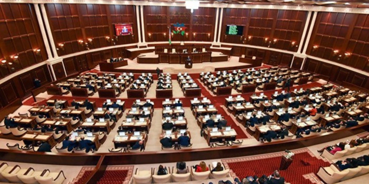 Milli Məclis yeni qərar qəbul etdi: 12 ay sonra qüvvəyə minəcək